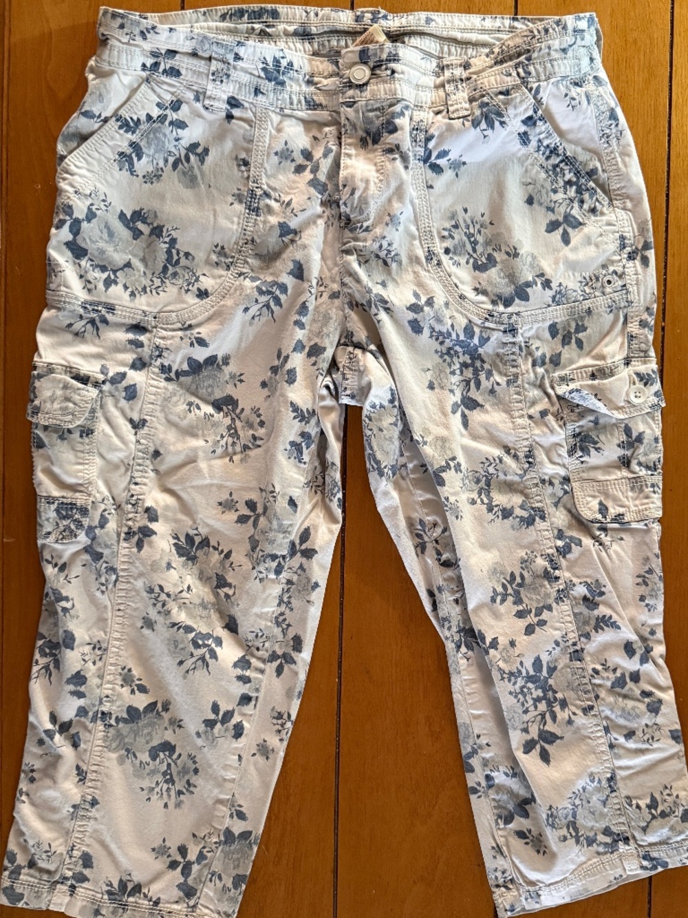 Faded Glory Blue and White Floral Cotton-Spandex Capris Women's Size 10